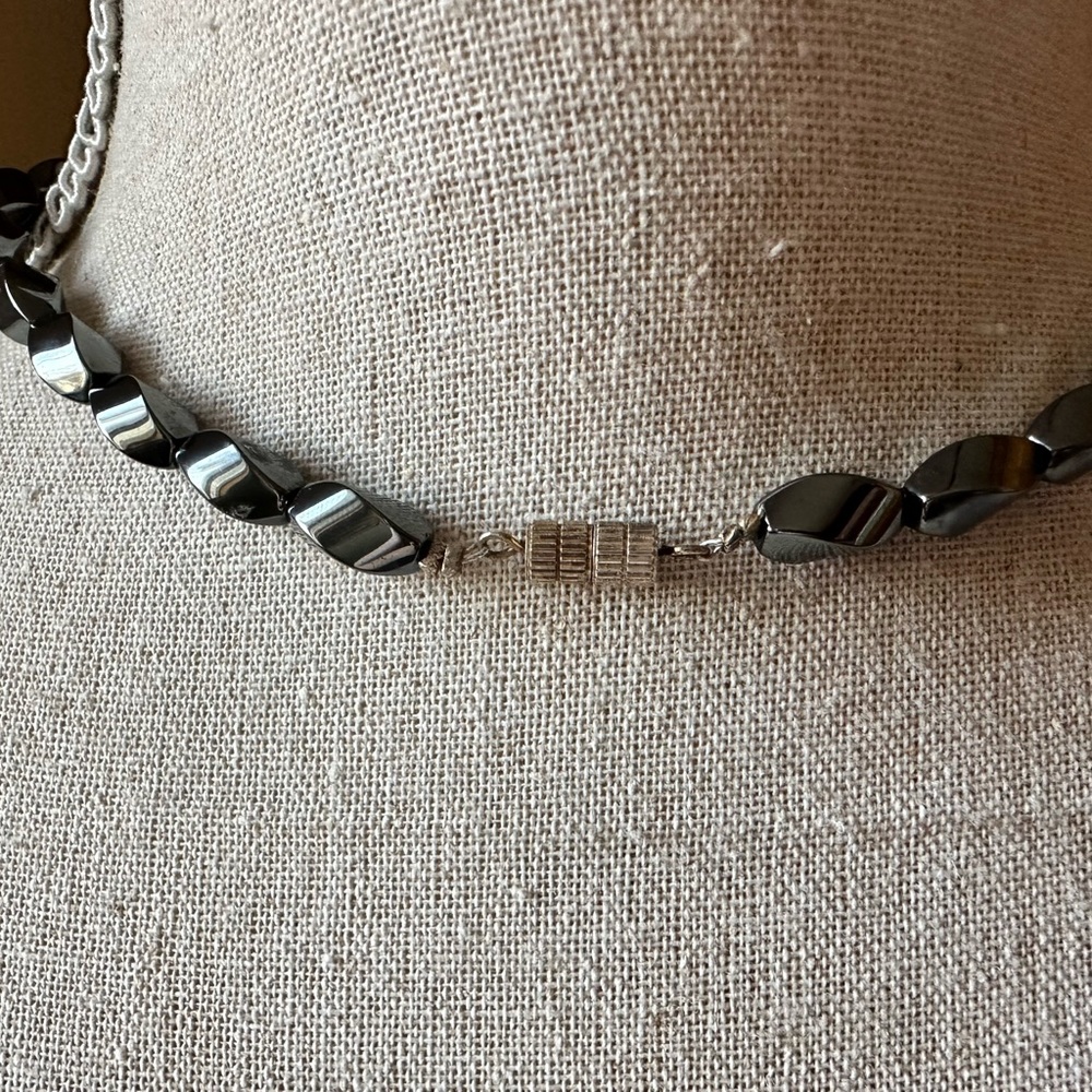 Gorgeous Necklace 🖤 - Picture 3 of 4